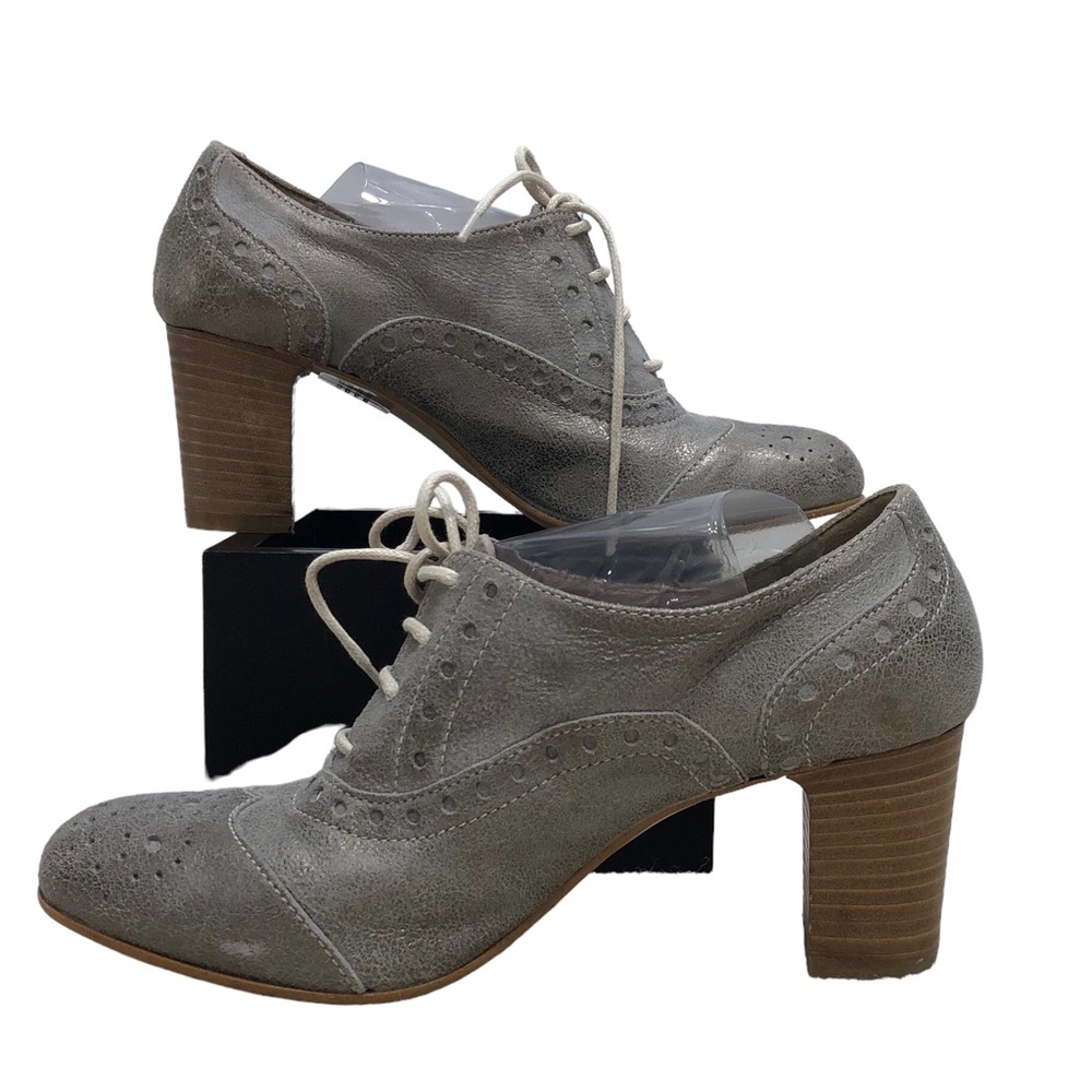 Sundance gray lace up 2 1/2” chunky block heel point toe shoes